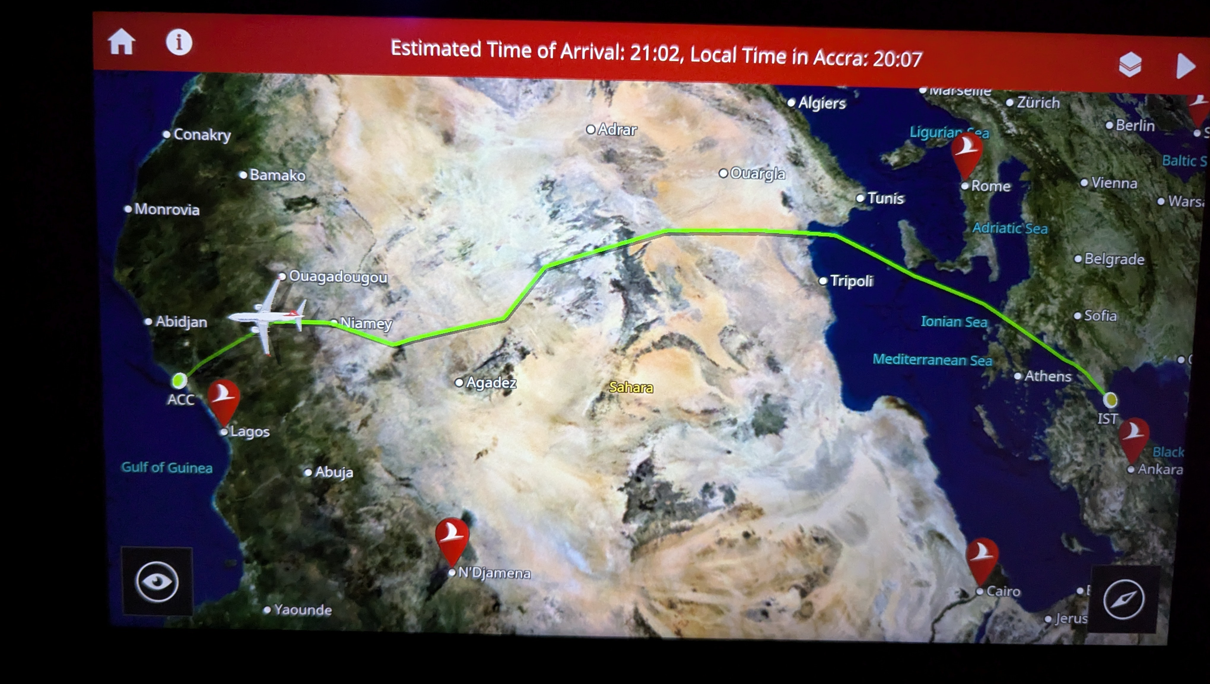 Das Flugzeug kurz vor der Landung